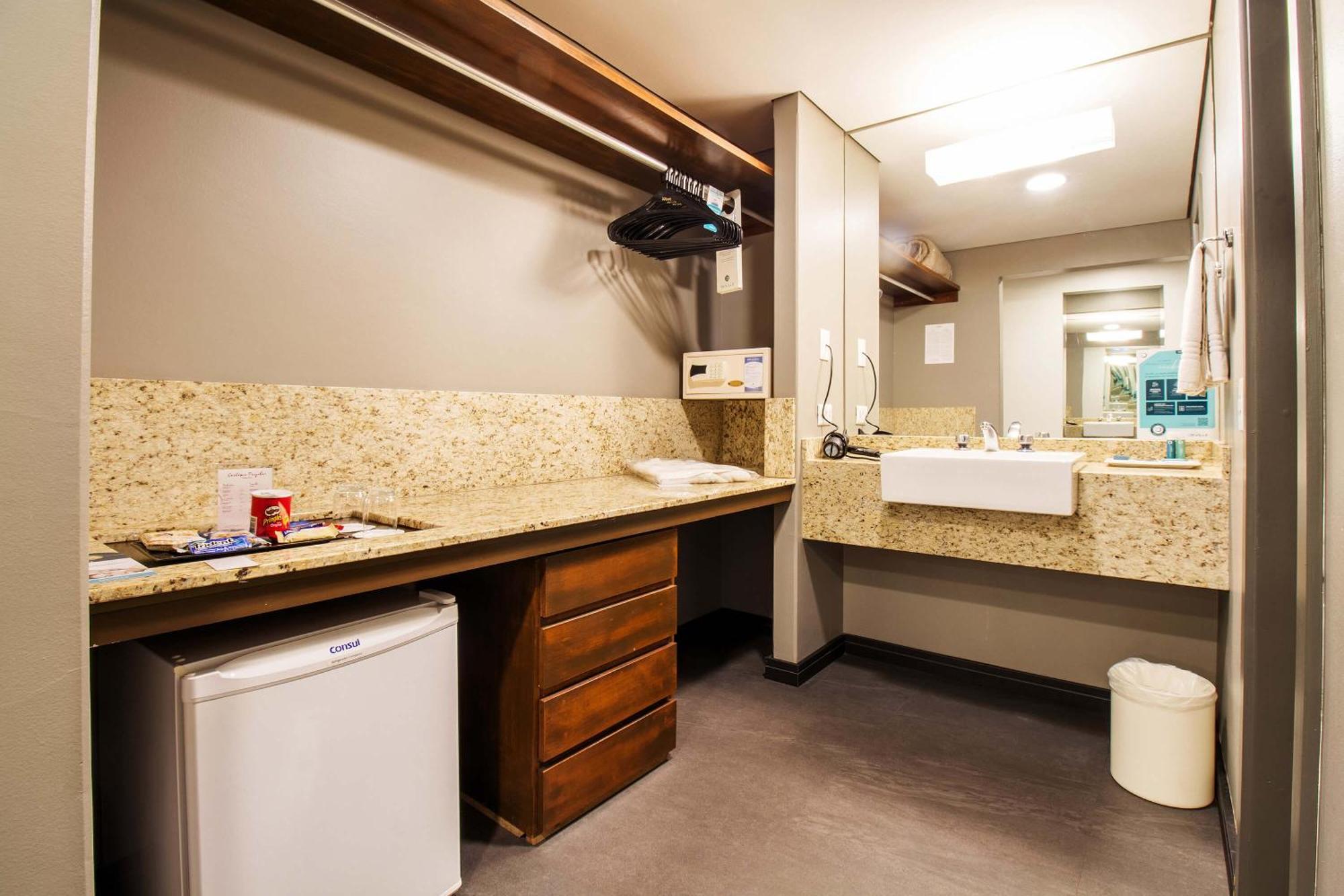 Hotel Deville Business مارينجا المظهر الخارجي الصورة